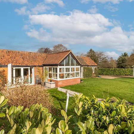 Host & Stay - Woodfalls Barn Burgh and Tuttington Екстериор снимка