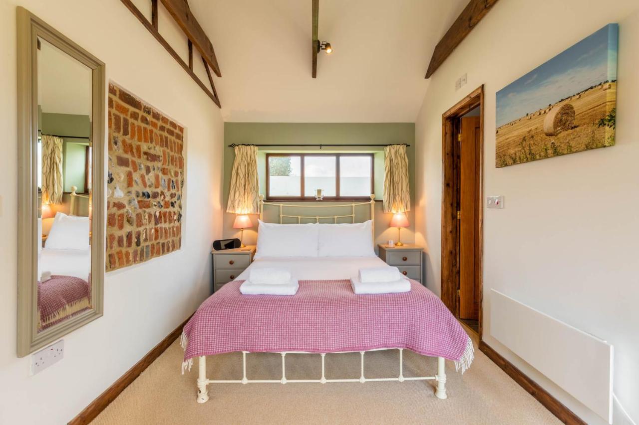 Host & Stay - Woodfalls Barn Burgh and Tuttington Екстериор снимка