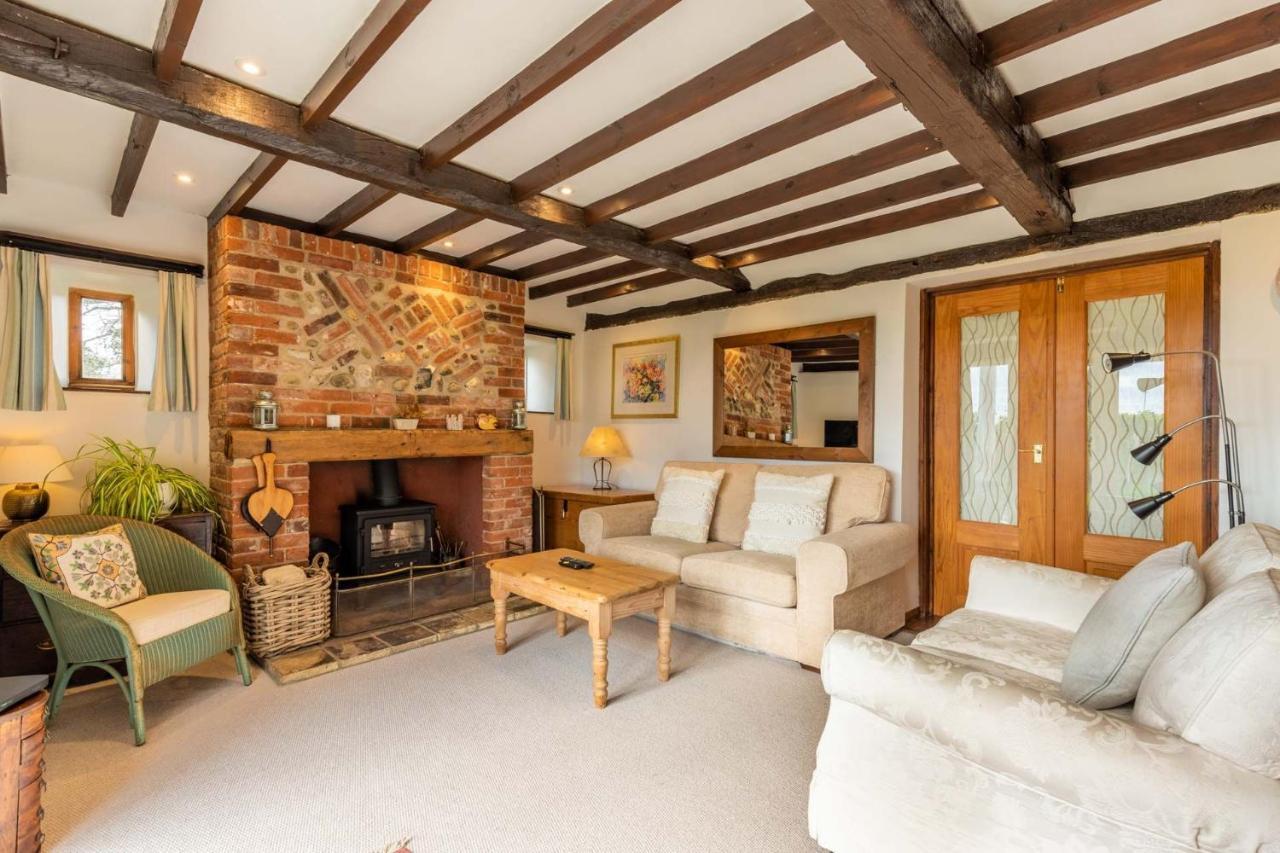 Host & Stay - Woodfalls Barn Burgh and Tuttington Екстериор снимка