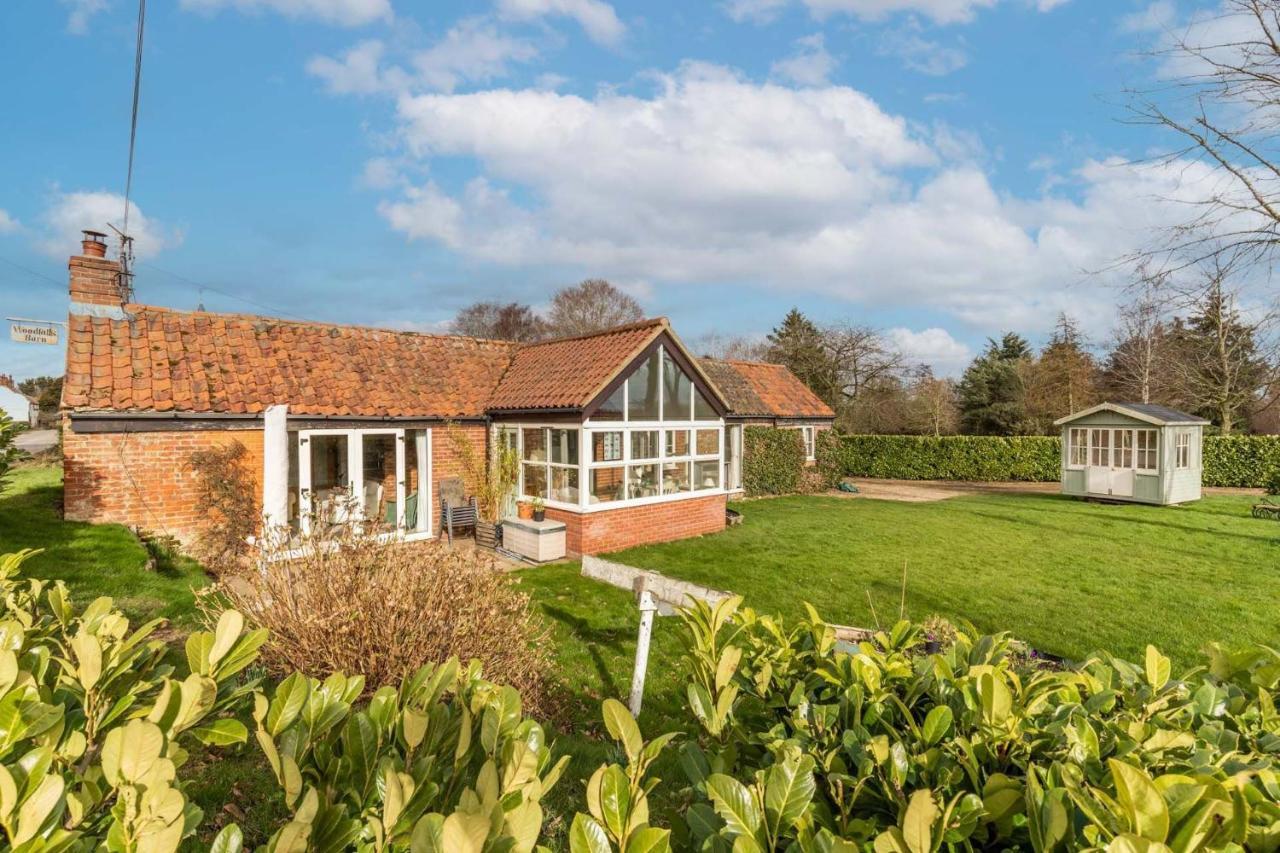 Host & Stay - Woodfalls Barn Burgh and Tuttington Екстериор снимка