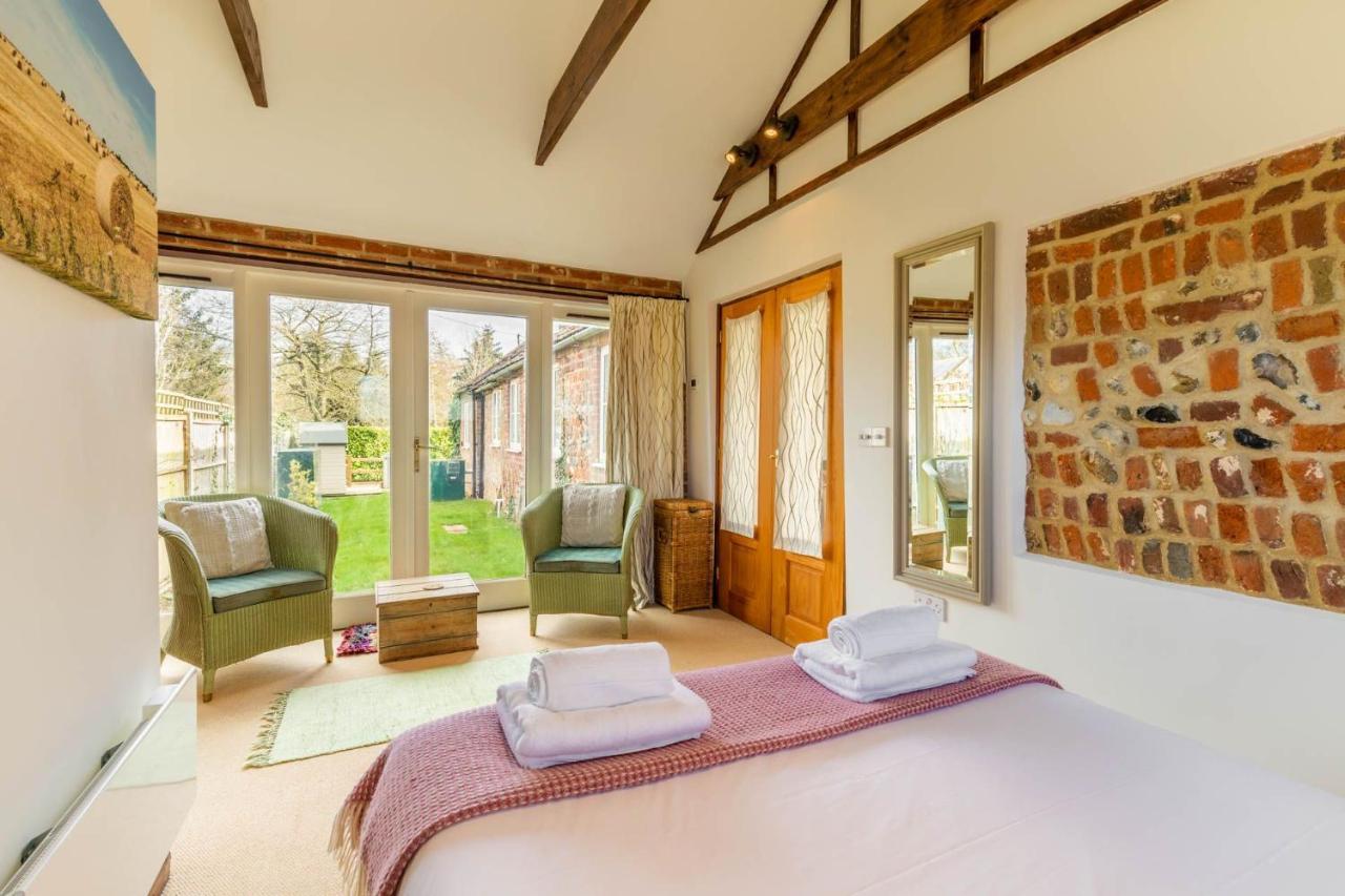 Host & Stay - Woodfalls Barn Burgh and Tuttington Екстериор снимка