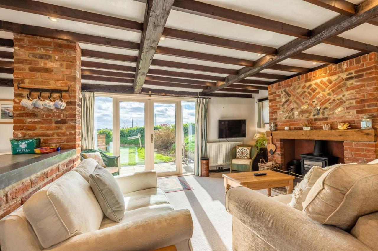 Host & Stay - Woodfalls Barn Burgh and Tuttington Екстериор снимка