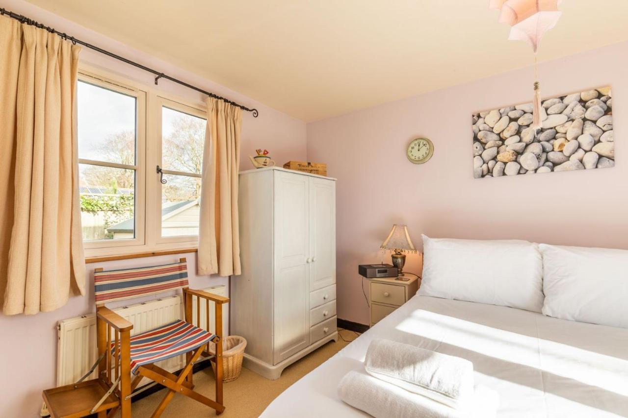 Host & Stay - Woodfalls Barn Burgh and Tuttington Екстериор снимка