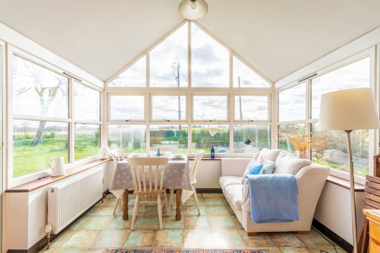 Host & Stay - Woodfalls Barn Burgh and Tuttington Екстериор снимка
