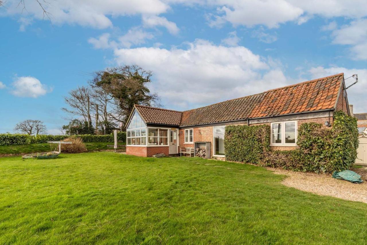 Host & Stay - Woodfalls Barn Burgh and Tuttington Екстериор снимка