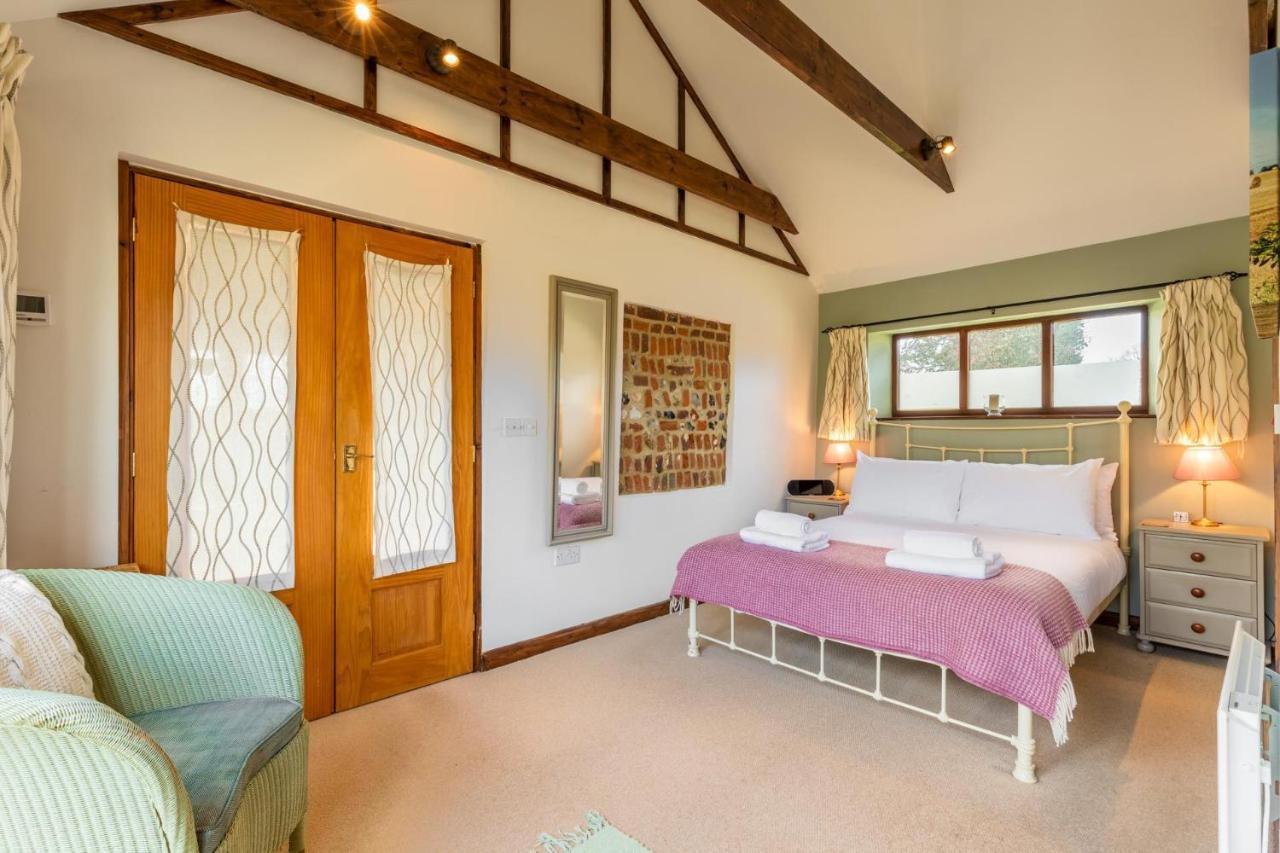 Host & Stay - Woodfalls Barn Burgh and Tuttington Екстериор снимка