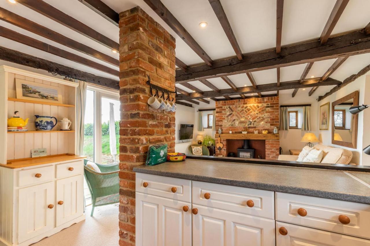 Host & Stay - Woodfalls Barn Burgh and Tuttington Екстериор снимка