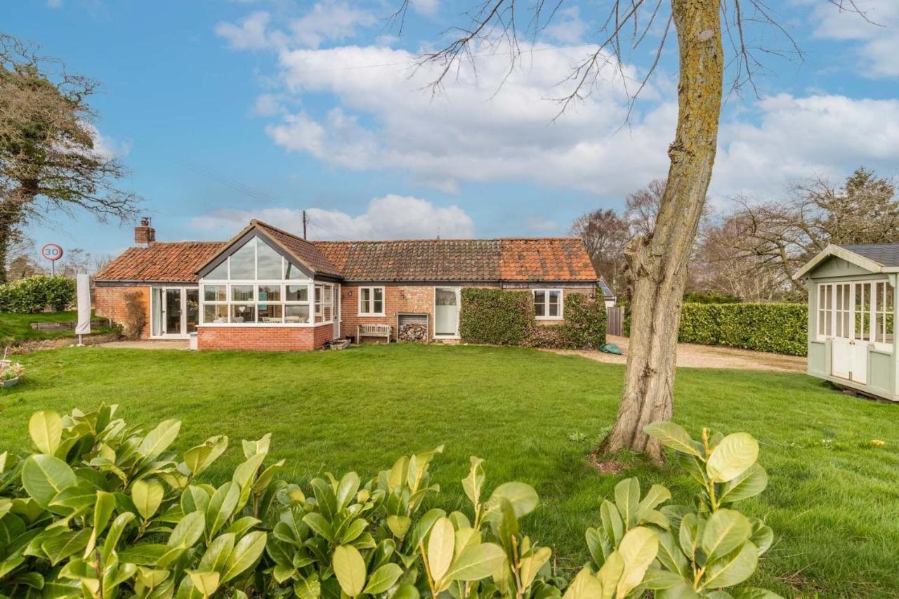 Host & Stay - Woodfalls Barn Burgh and Tuttington Екстериор снимка