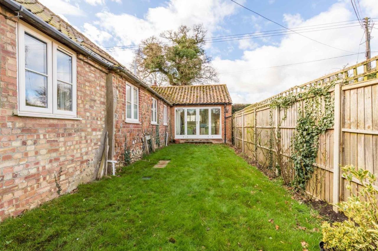 Host & Stay - Woodfalls Barn Burgh and Tuttington Екстериор снимка